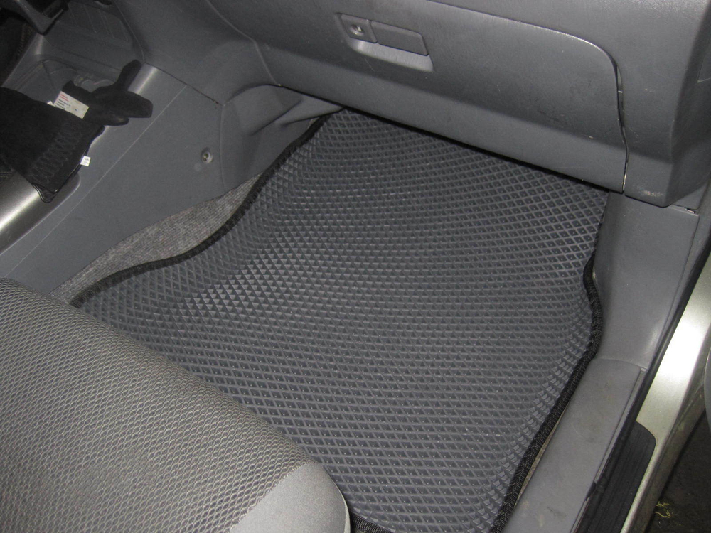Автоковрики для Toyota RAV 4, II-поколение, 5- дверей (2000-2005)