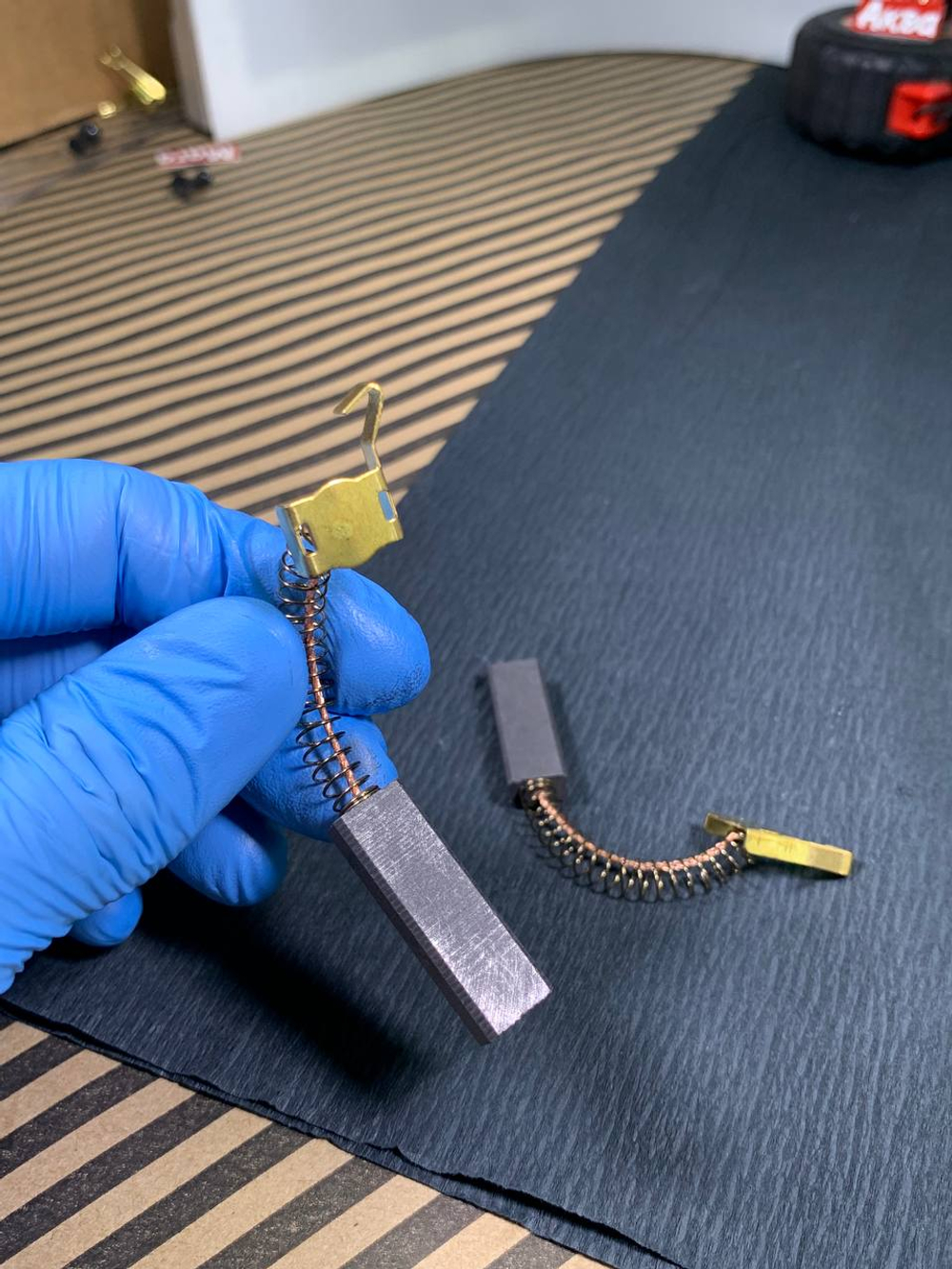 Щетки угольные для двигателя пылесоса  6,3*9,8*32  (2шт/комплект.