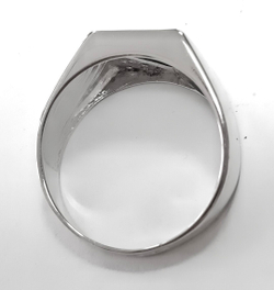 Ювелирное мужское кольцо из серебра,размер 20.5,вставка оникс,фианиты