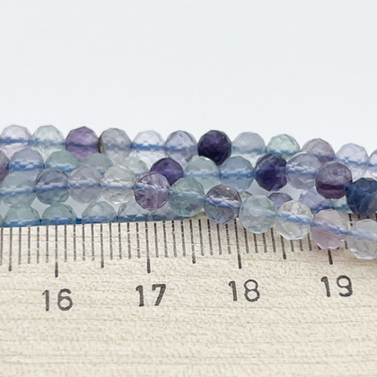 Флюорит граненый бусины, размер около 4,2 мм, цена за отрезок 19 см (1/2 нити)