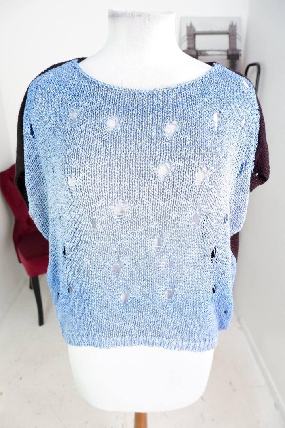 Джемпер стильного кроя, визуально на 50 размер