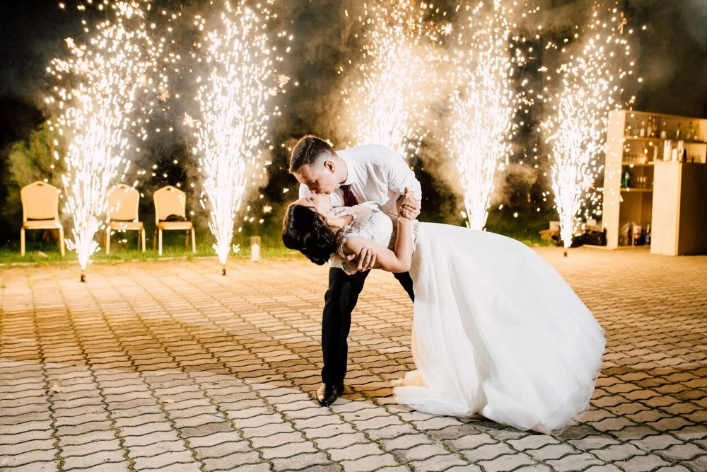 Дорожка из сценических пиро-фонтанов