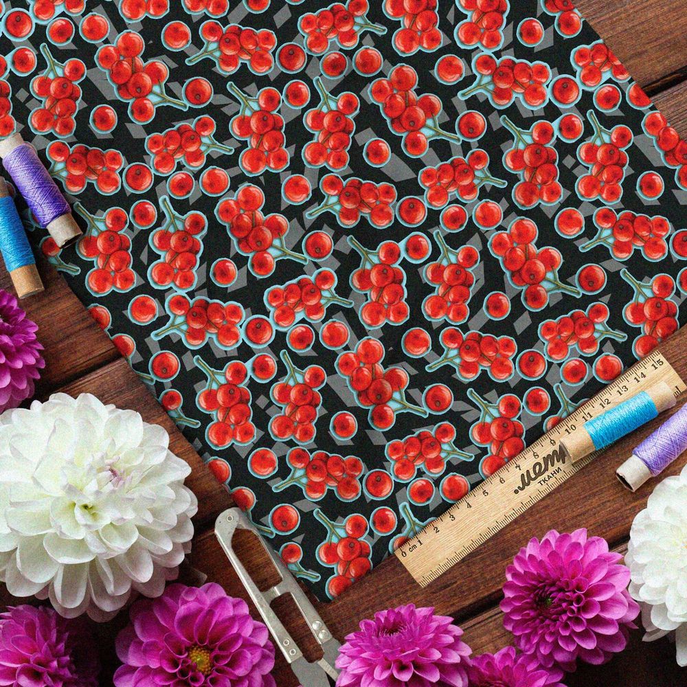 Ткань атлас мёрзлая рябина с зелёной каймой