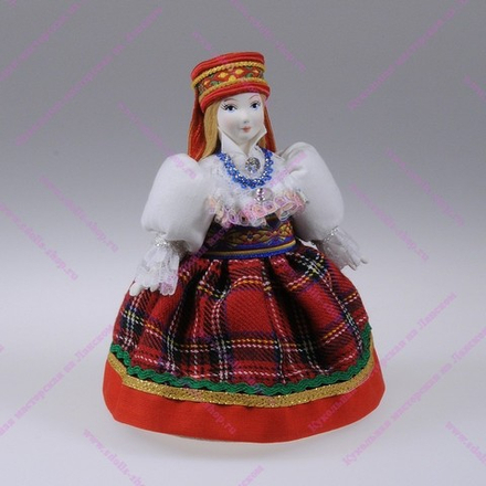 Сувенирная кукла Эстонка в клетчатой юбке