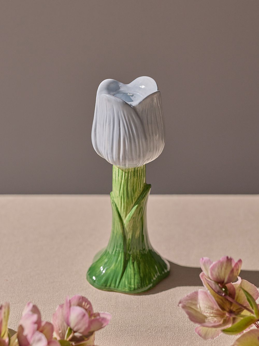 Подсвечник Floret голубого цвета из коллекции Blossom, 20 см