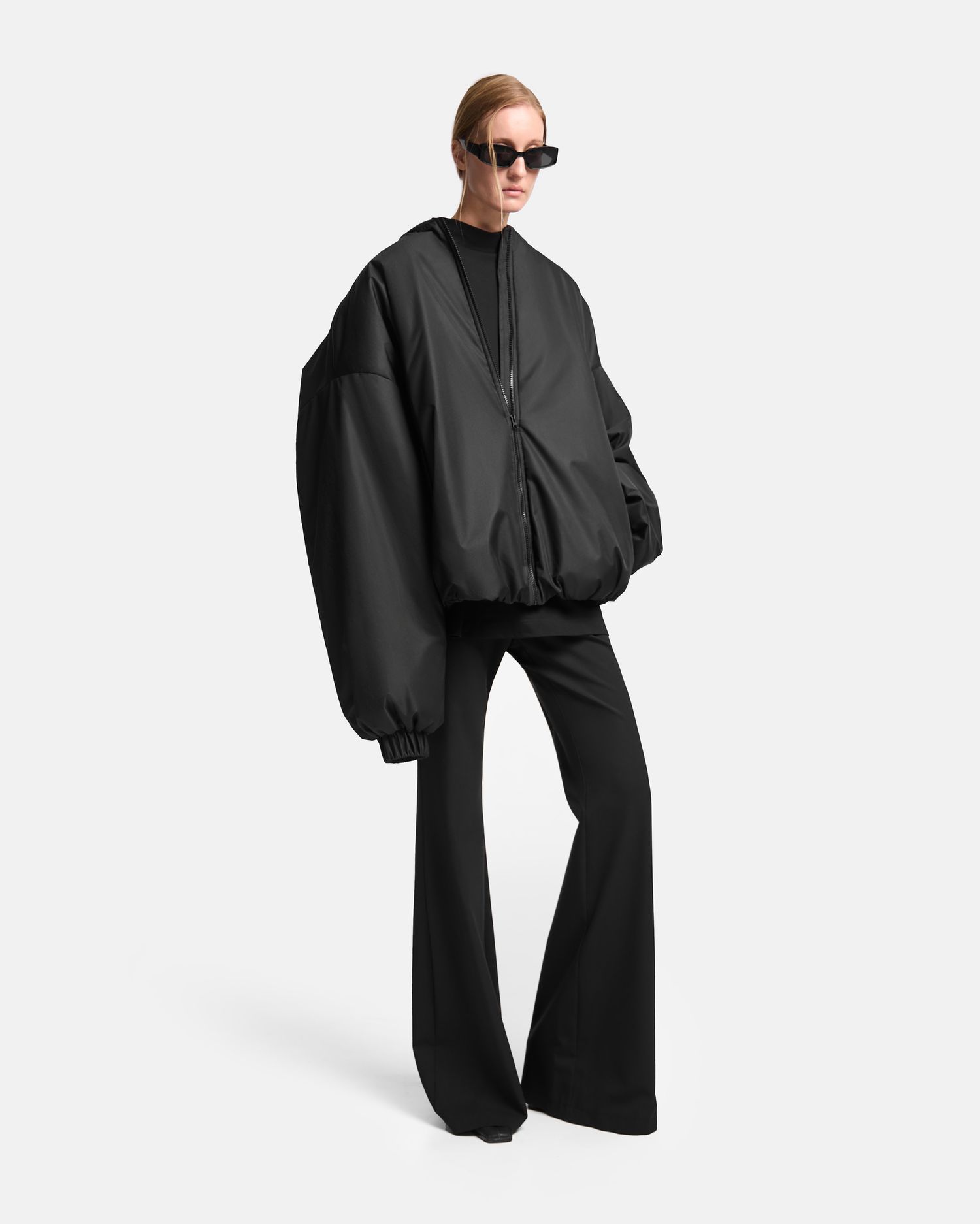 Бомбер D-силуэта из плащевки