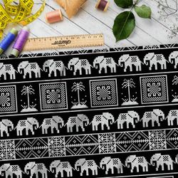 Ткань шифон африканский белый пиксельный узор на чёрном фоне