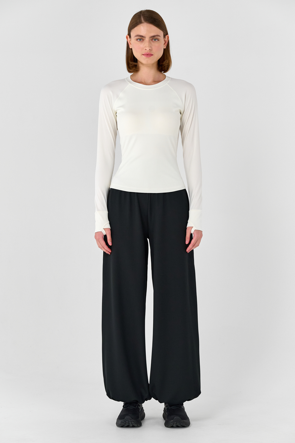 Лонгслив приталенный с чашками