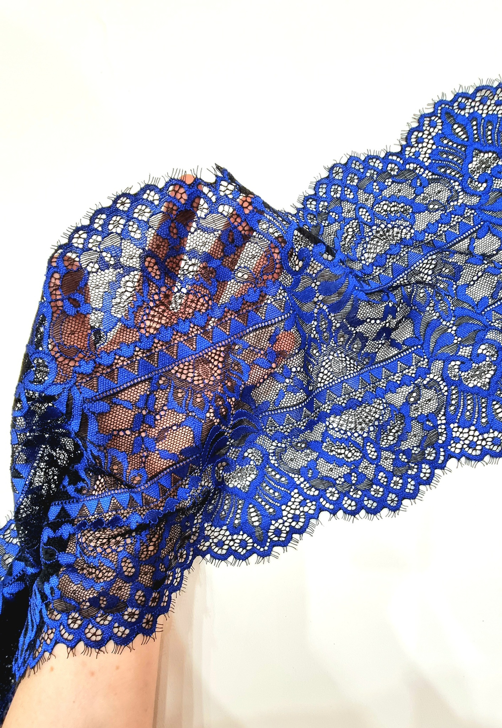 Кружево эластичное синее на чёрном с ресничками К029