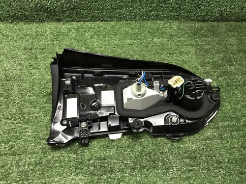 Фонарь правый внутренний Toyota RAV4 5 XA50 18-нв