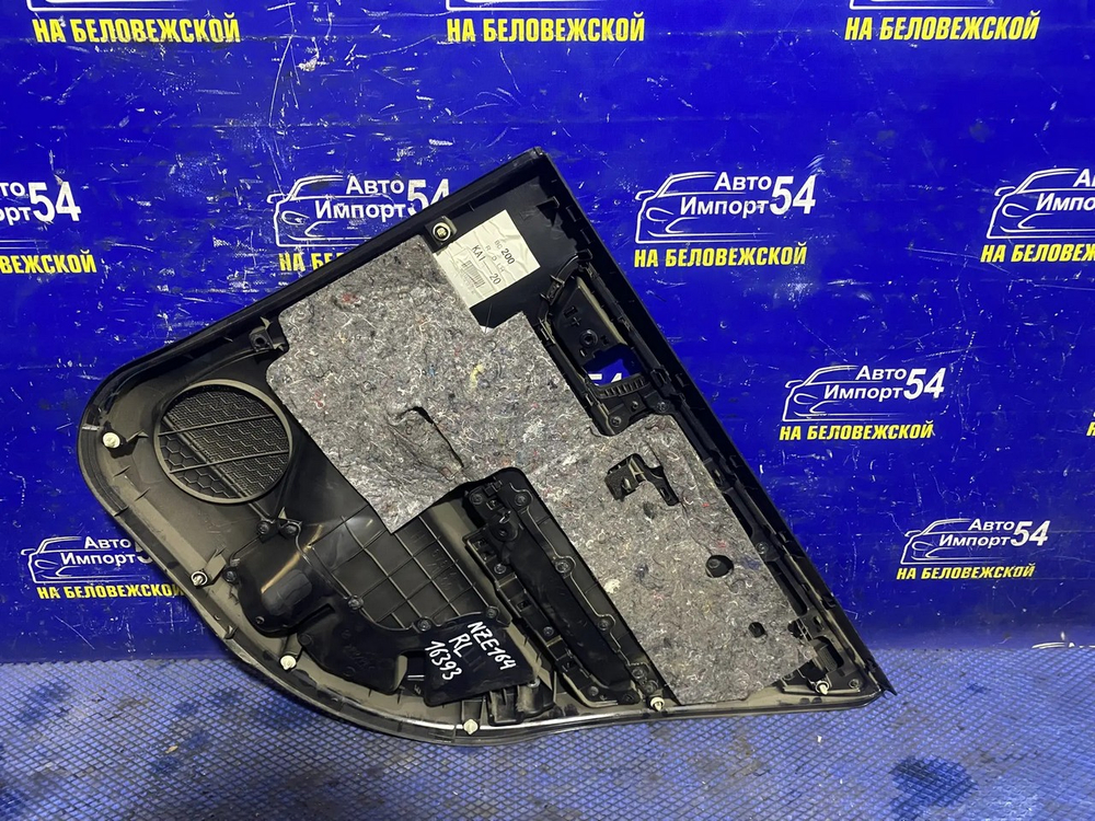 Обшивка двери TOYOTA FIELDER 2012-2019