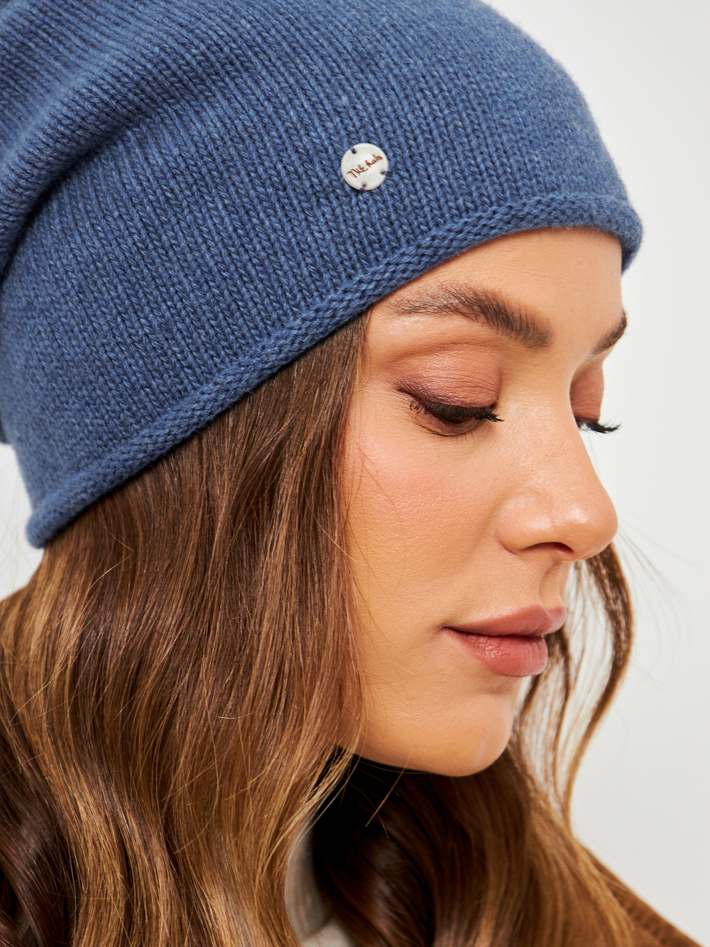 Шапка LACE удлиненная одинарная,с руликом с содержанием кашемира