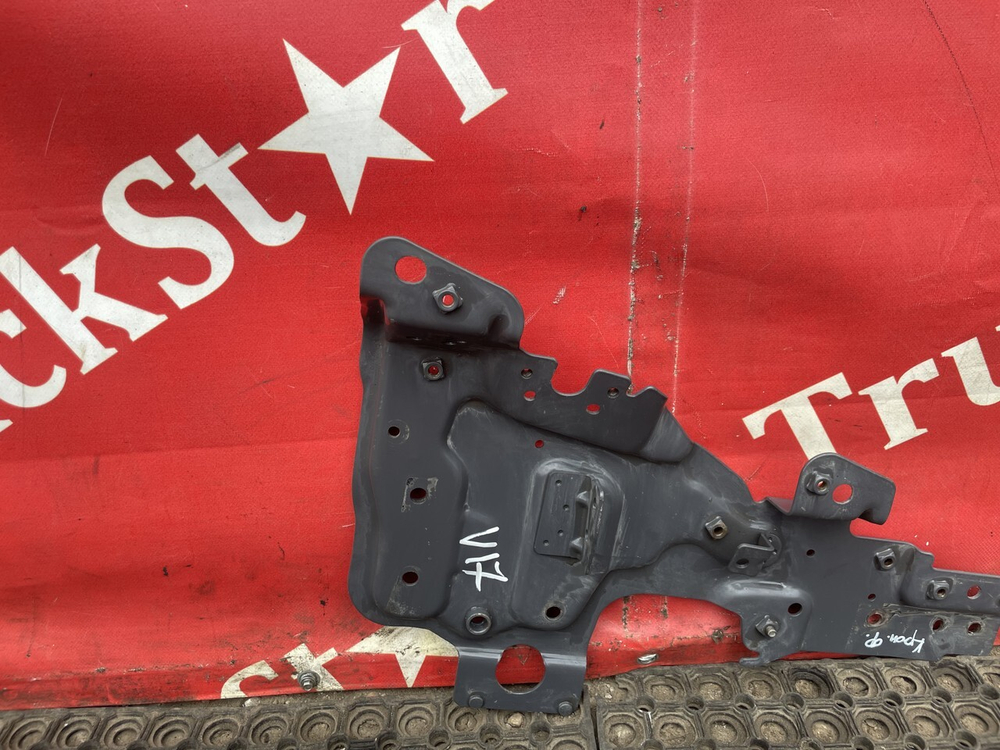 Кронштейн фары правой 2019 г.