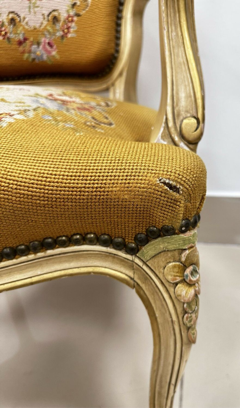 Кресло в стиле Людовика XV