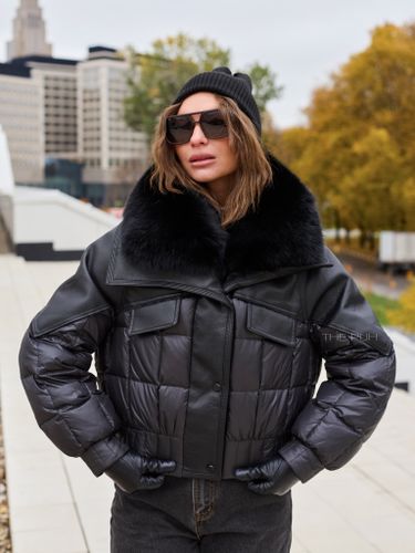 Комбинированный черный пуховик с мехом