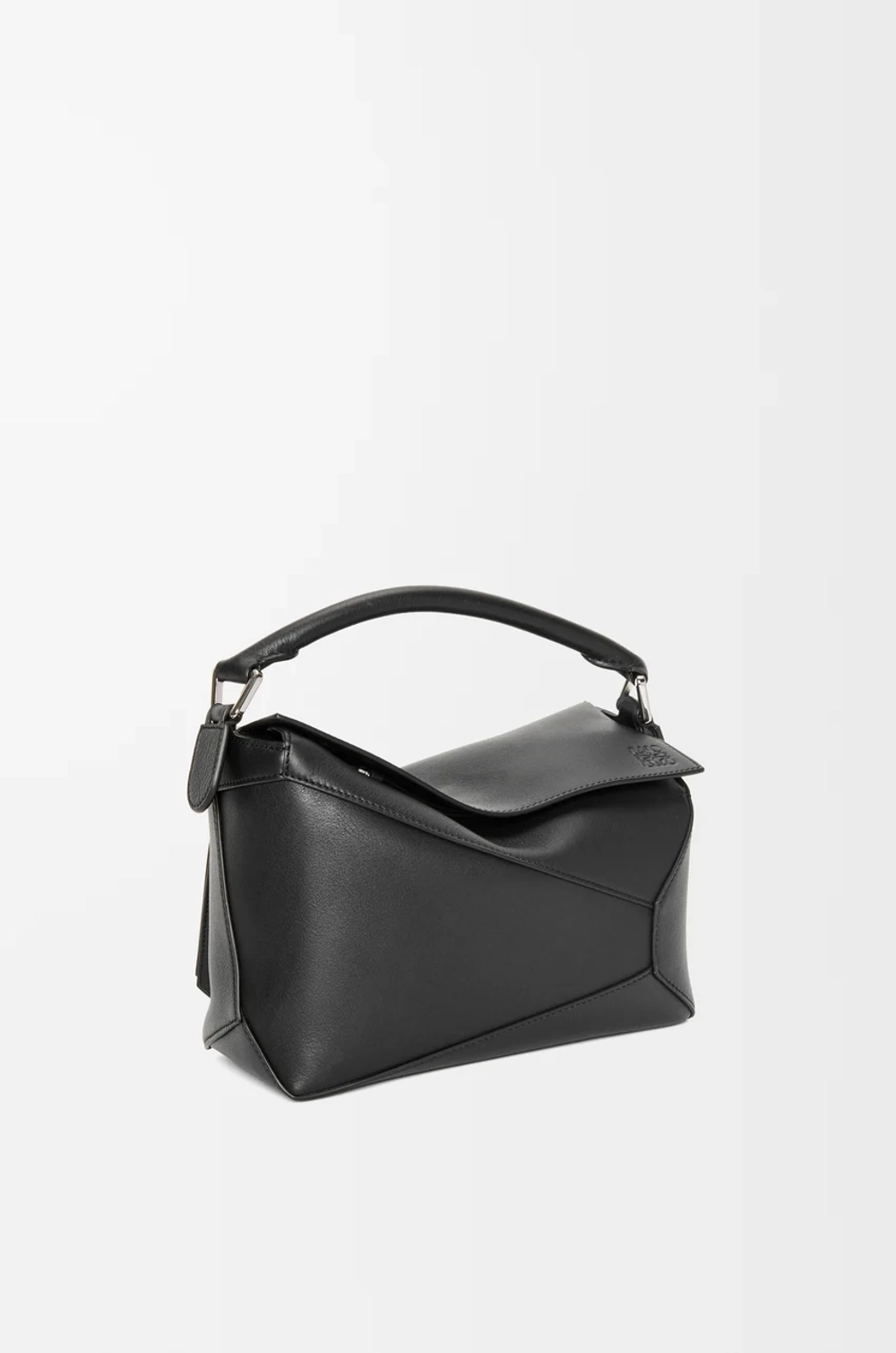 Loewe Маленькая сумка Puzzle Edge из классической телячьей кожи, черный