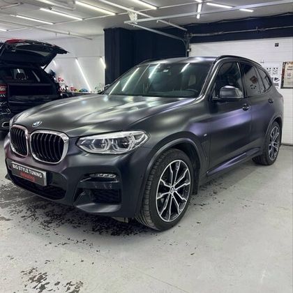 BMW в сатиновую полиуретановую пленку Carbins PPF M70