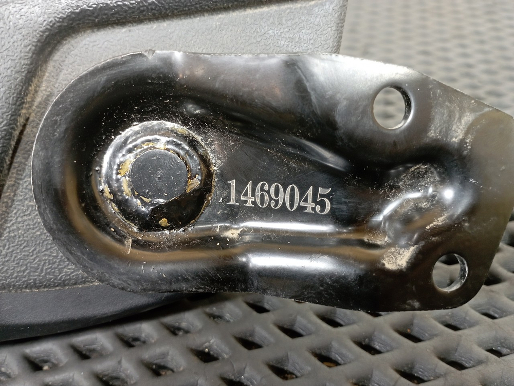 Подлокотник водительского сиденья правый