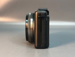 Olympus XZ-1 не закрывается крышка АКБ, работает даже с открытой крышкой