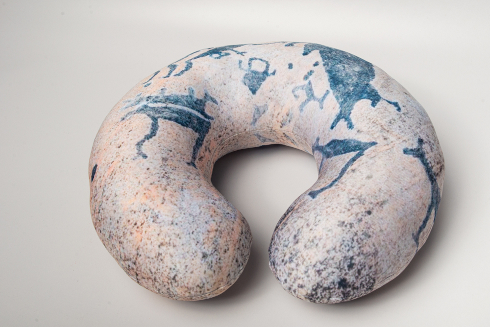 Подушка для путешествий «Петроглифы Карелии»