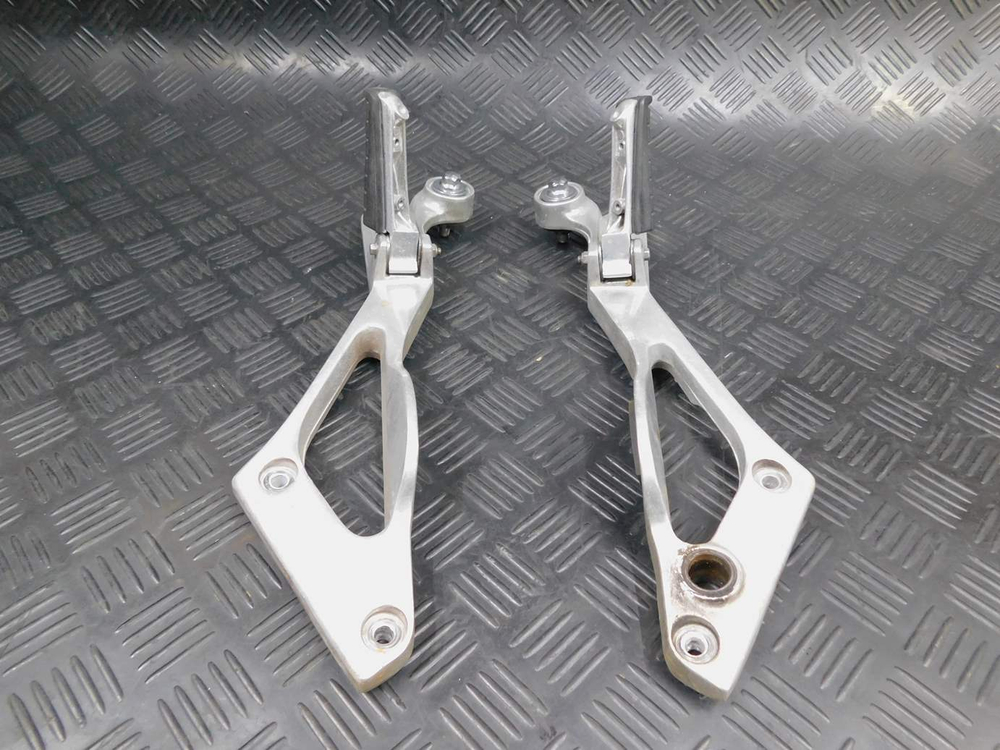 Подножки пассажирские Yamaha TDM850 RN03J 2001