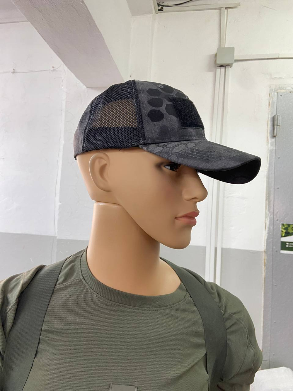 Бейсболка чёрный питон с липучкой сетка