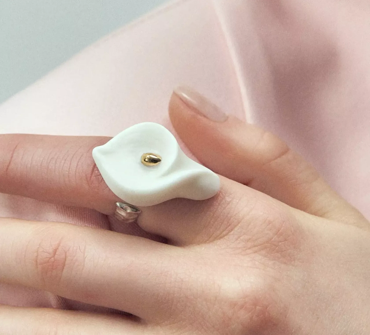 Кольцо Калла L, белый фарфор