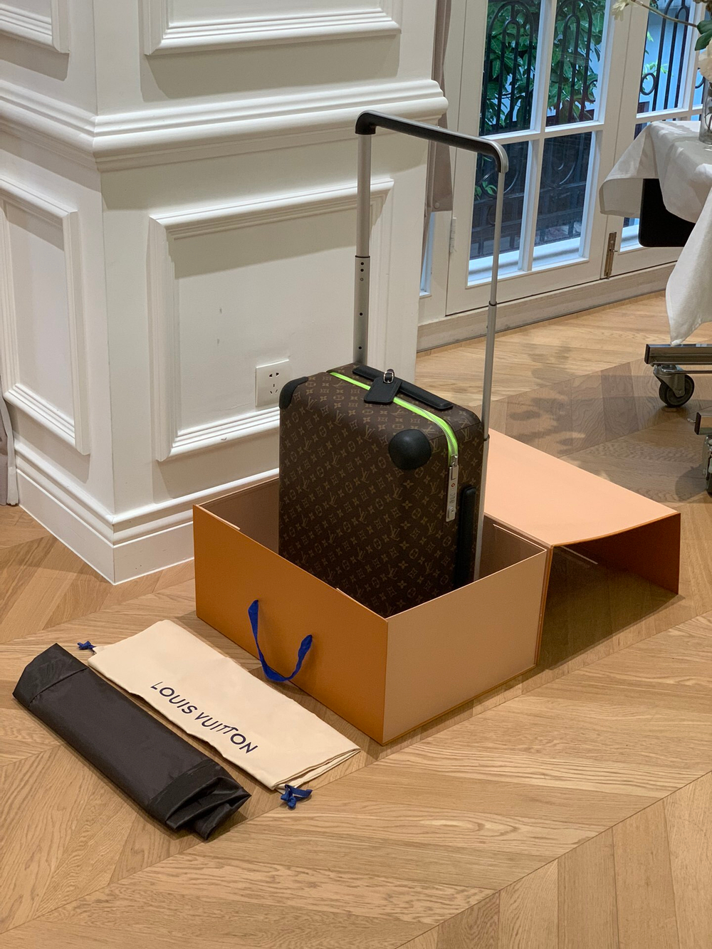 Louis Vuitton Horizon 55 Suitcase