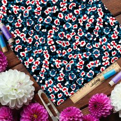 Ткань атлас красно-белые цветы в тёмной реке