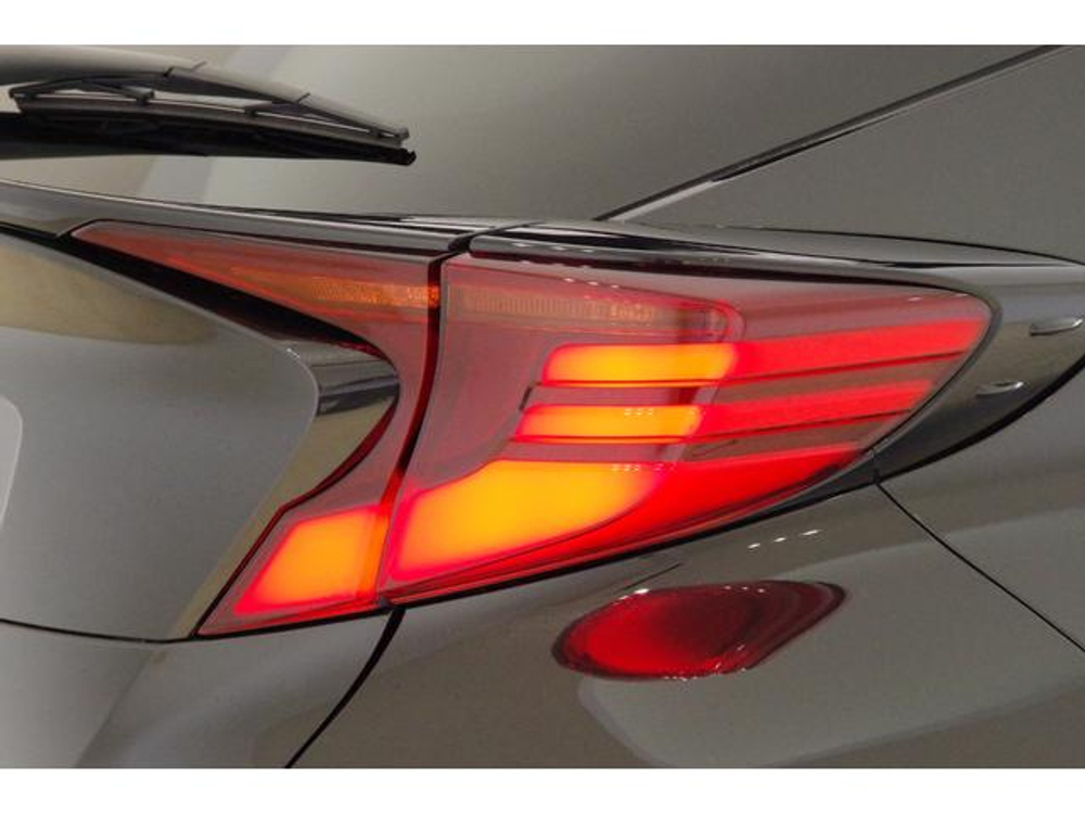 TOYOTA C - HR 2022 г.