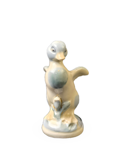 Фарфоровая статуэтка (миниатюра) "Утенок" Гжель