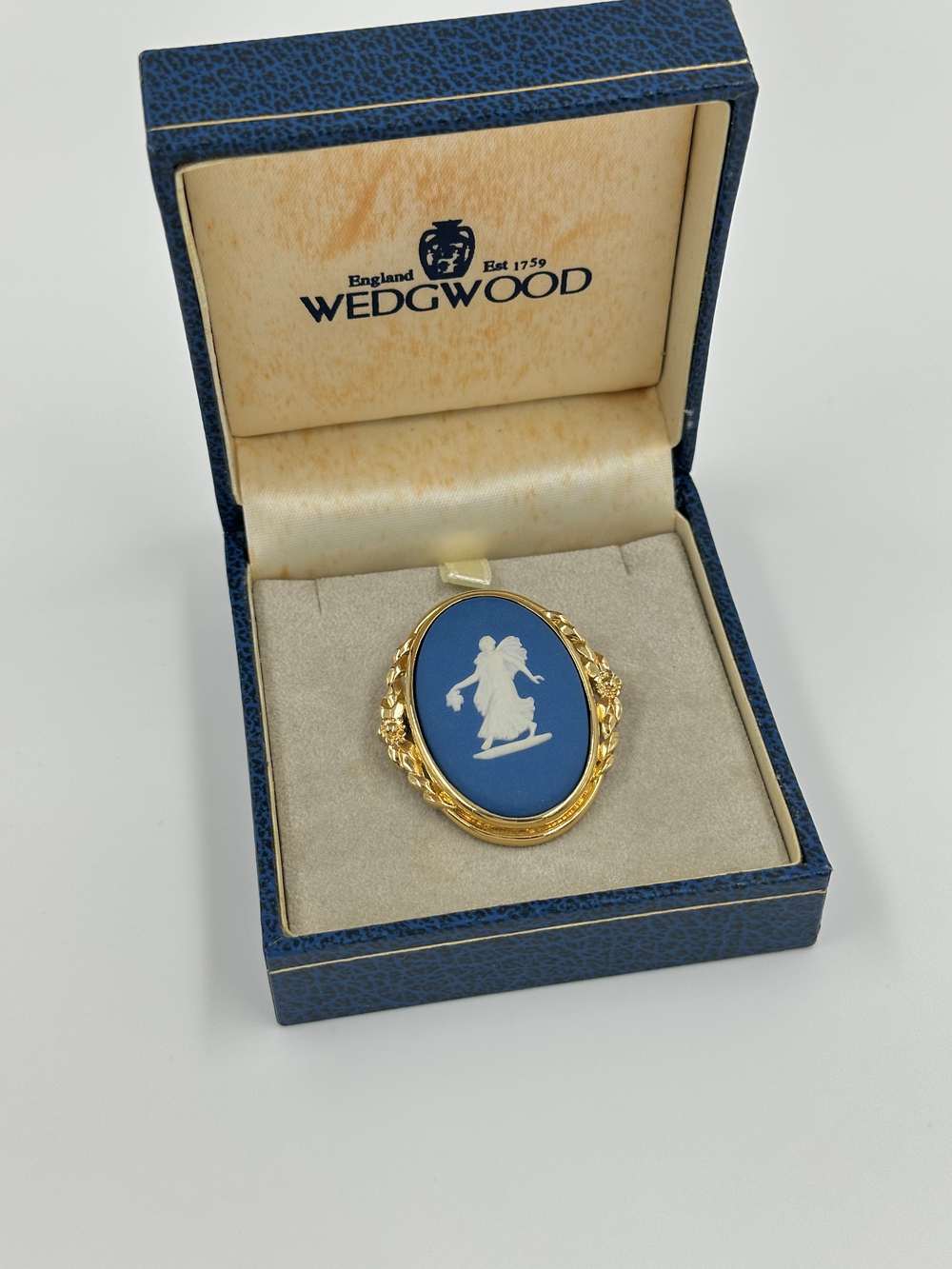 Брошь Wedgwood синяя