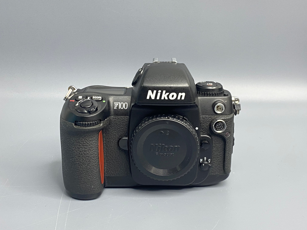 Nikon F100