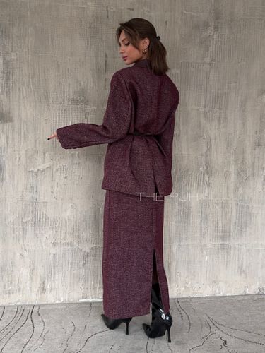 Костюм-двойка с юбкой бордового цвета