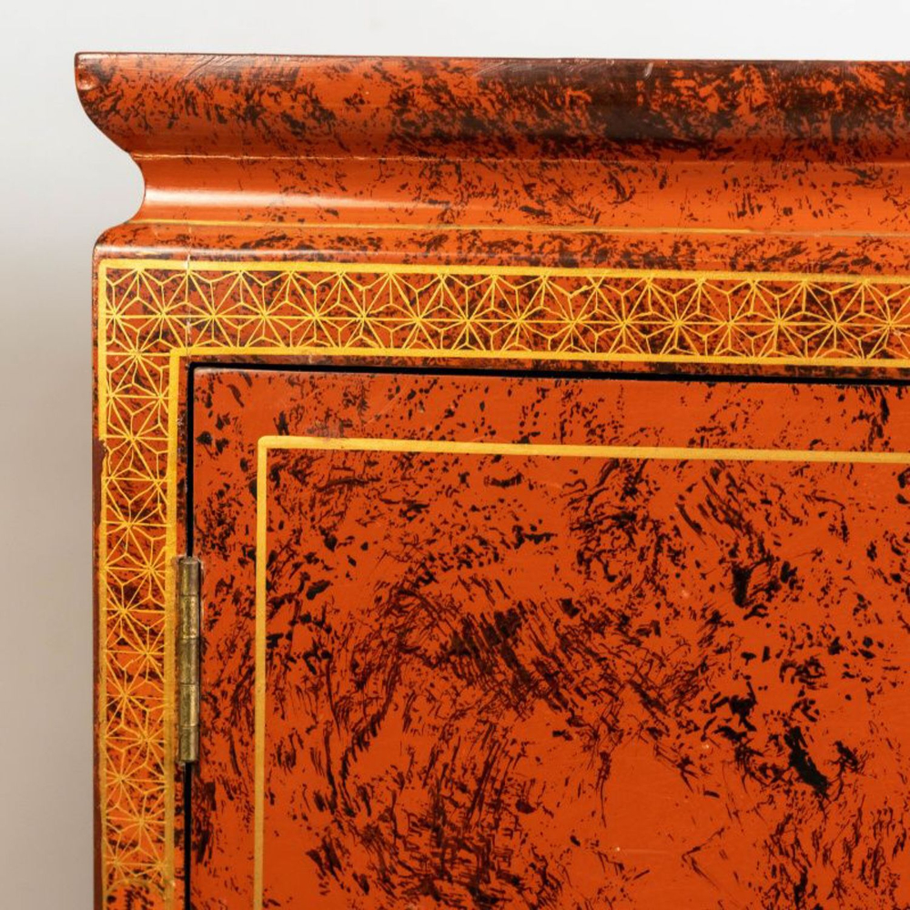 Комод в стиле Шинуазри