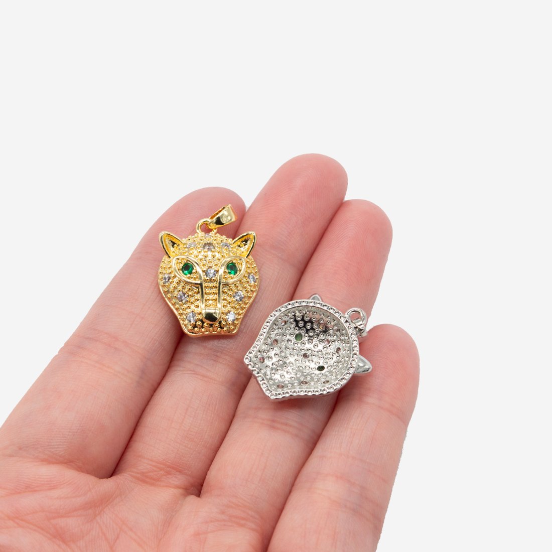 Подвеска с бейлом "Пантера", зеленые и прозрачные фианиты, 21*17мм, позолота