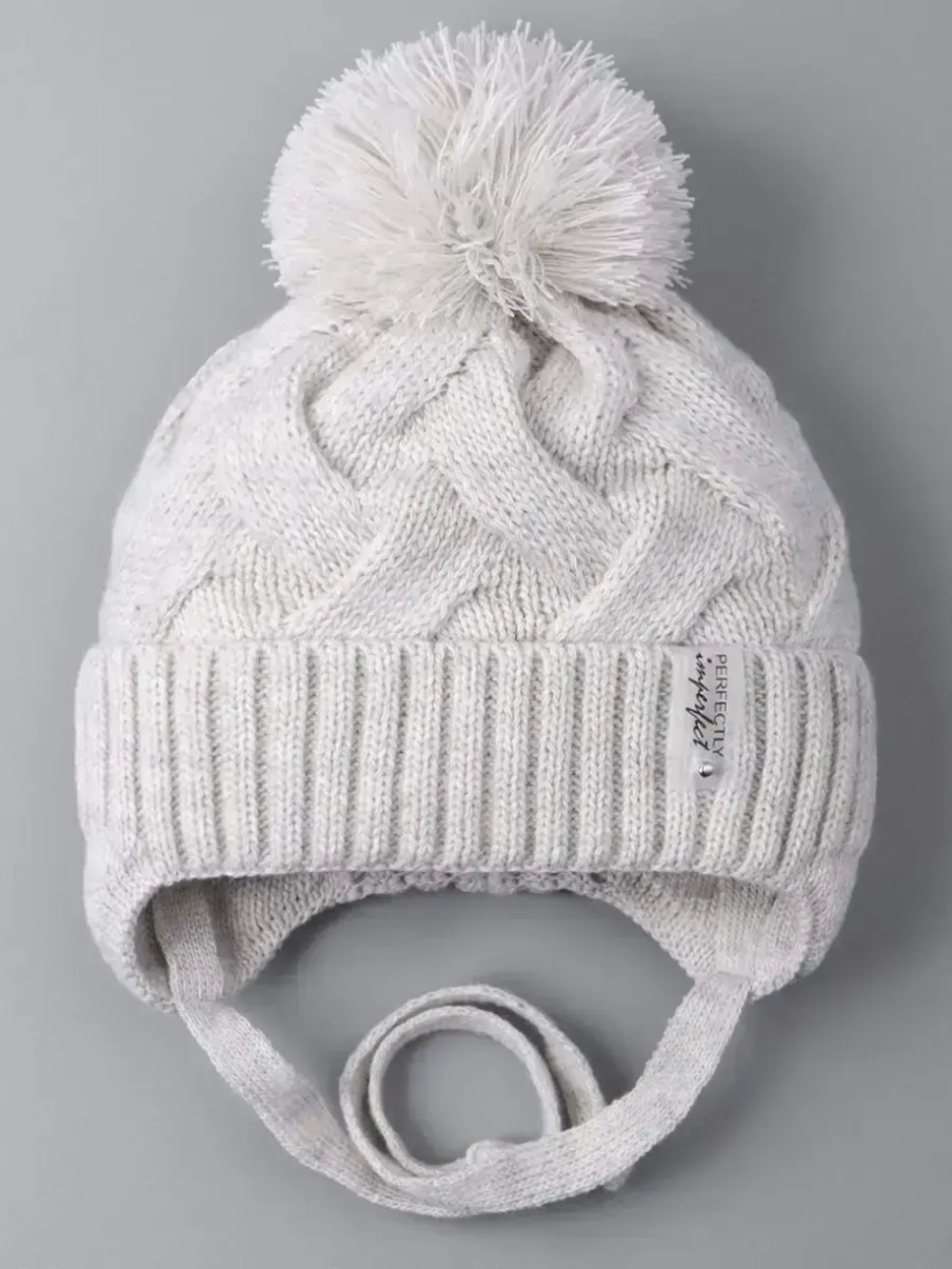 Шапка для девочки на завязках на осень