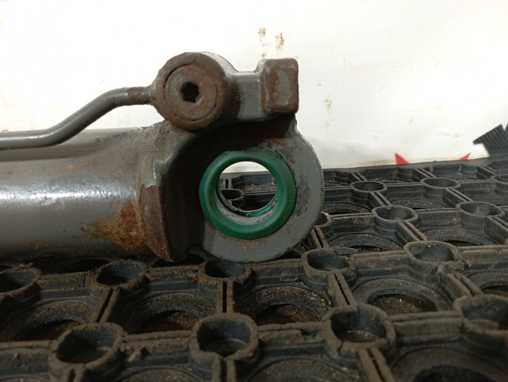 Цилиндр подъема кабины 2023г