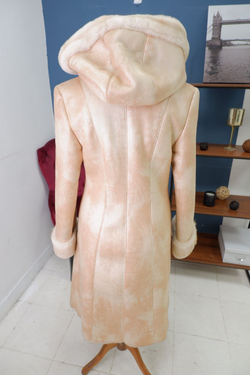 Дубленка светлая 42-44 размер