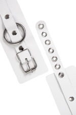 Белые мягкие кожаные наручники с люверсами (Цвет: белый)