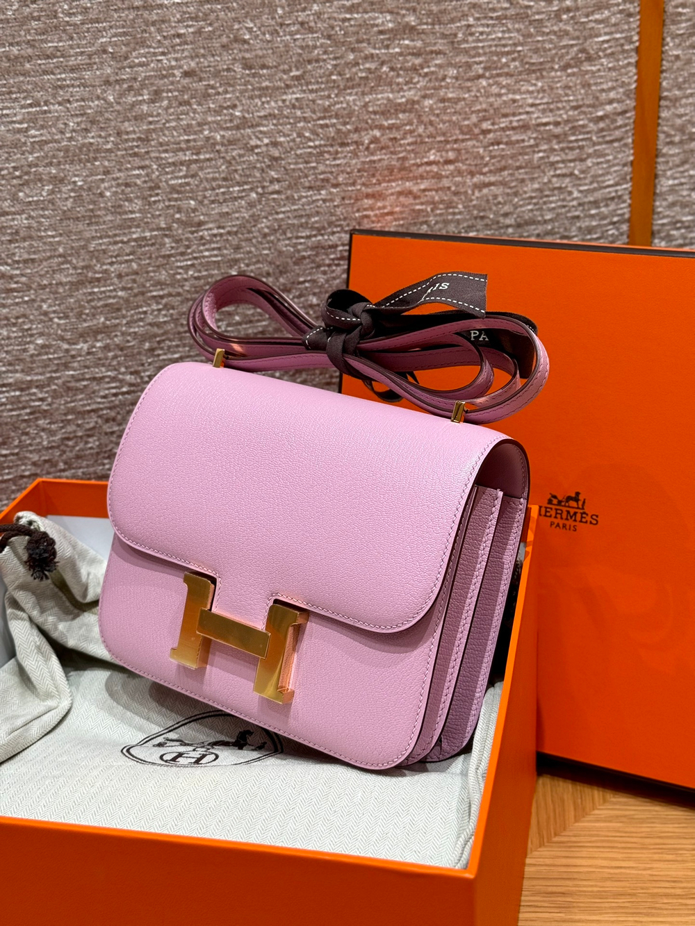 Hermes Constance 18