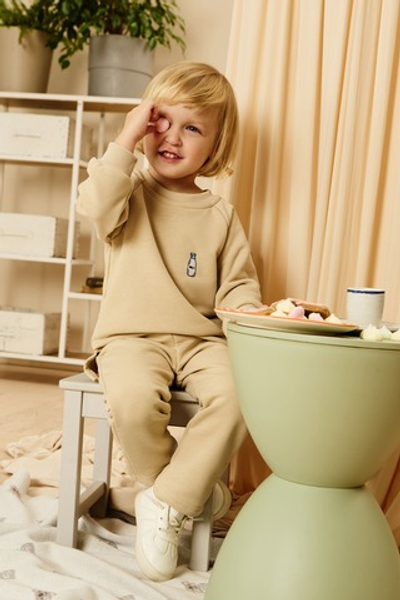 Комплект свитшот и брючки с вышивкой "Молоко" (топленое молоко)