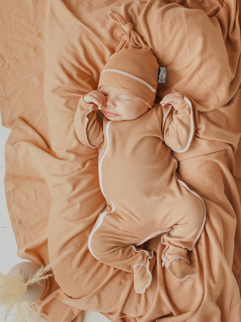 Комбинезон Mjölk Sleep and Play Camel, швы наружу