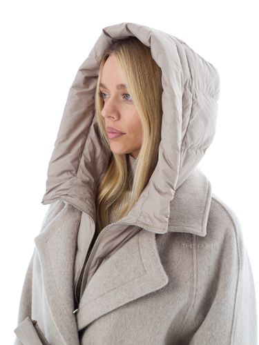 Бежевое пальто-летучая мышь со съемной манишкой и поясом