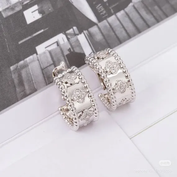 Серьги VAN CLEEF & ARPELS Perlee Clover