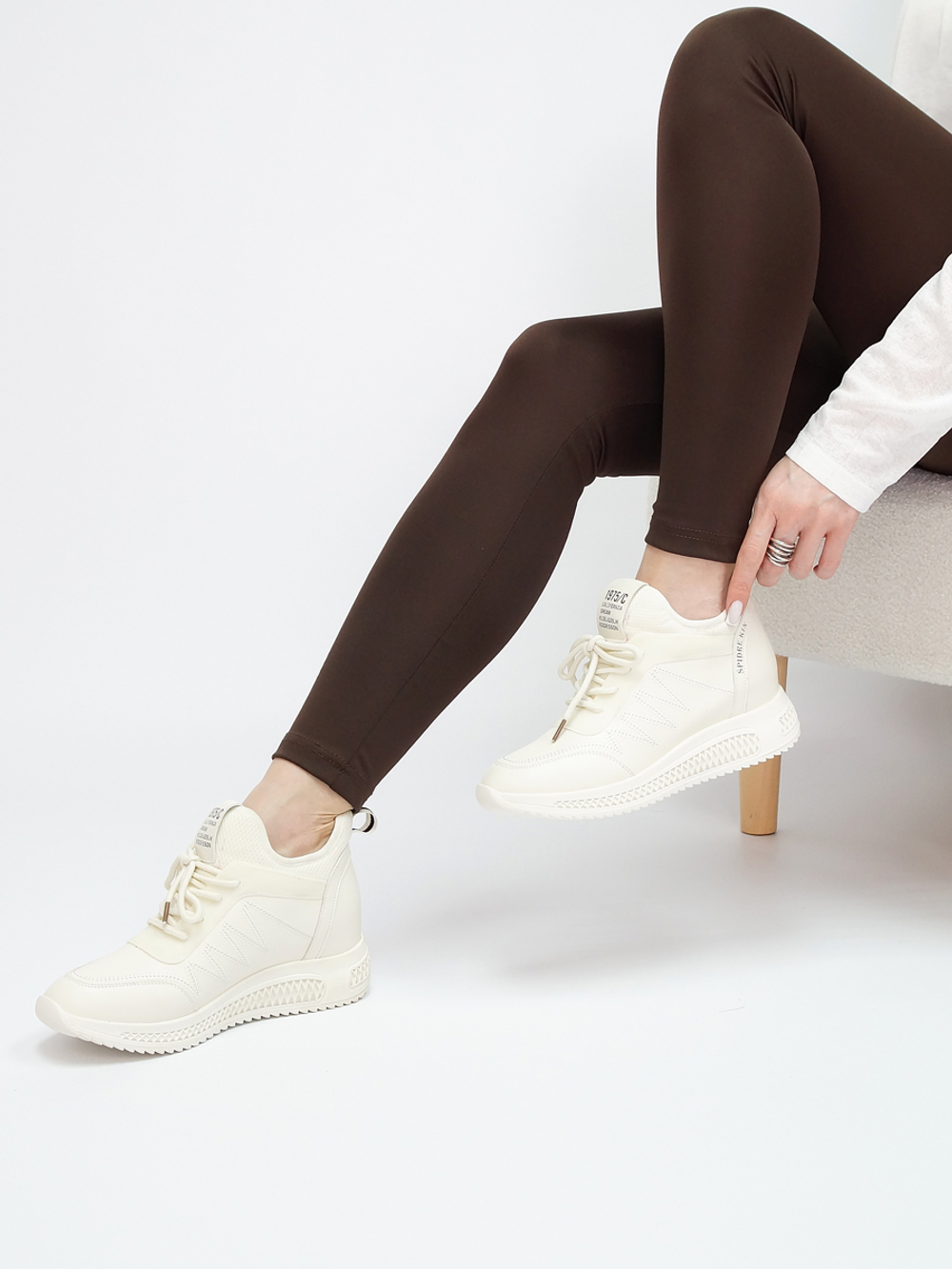 Кроссовки женские демисезонные