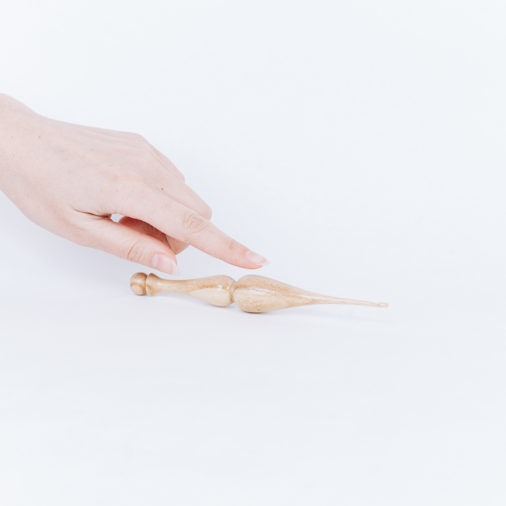 Деревянный крючок Art of Siberia для вязания из дерева вяз 2.75 мм. K239