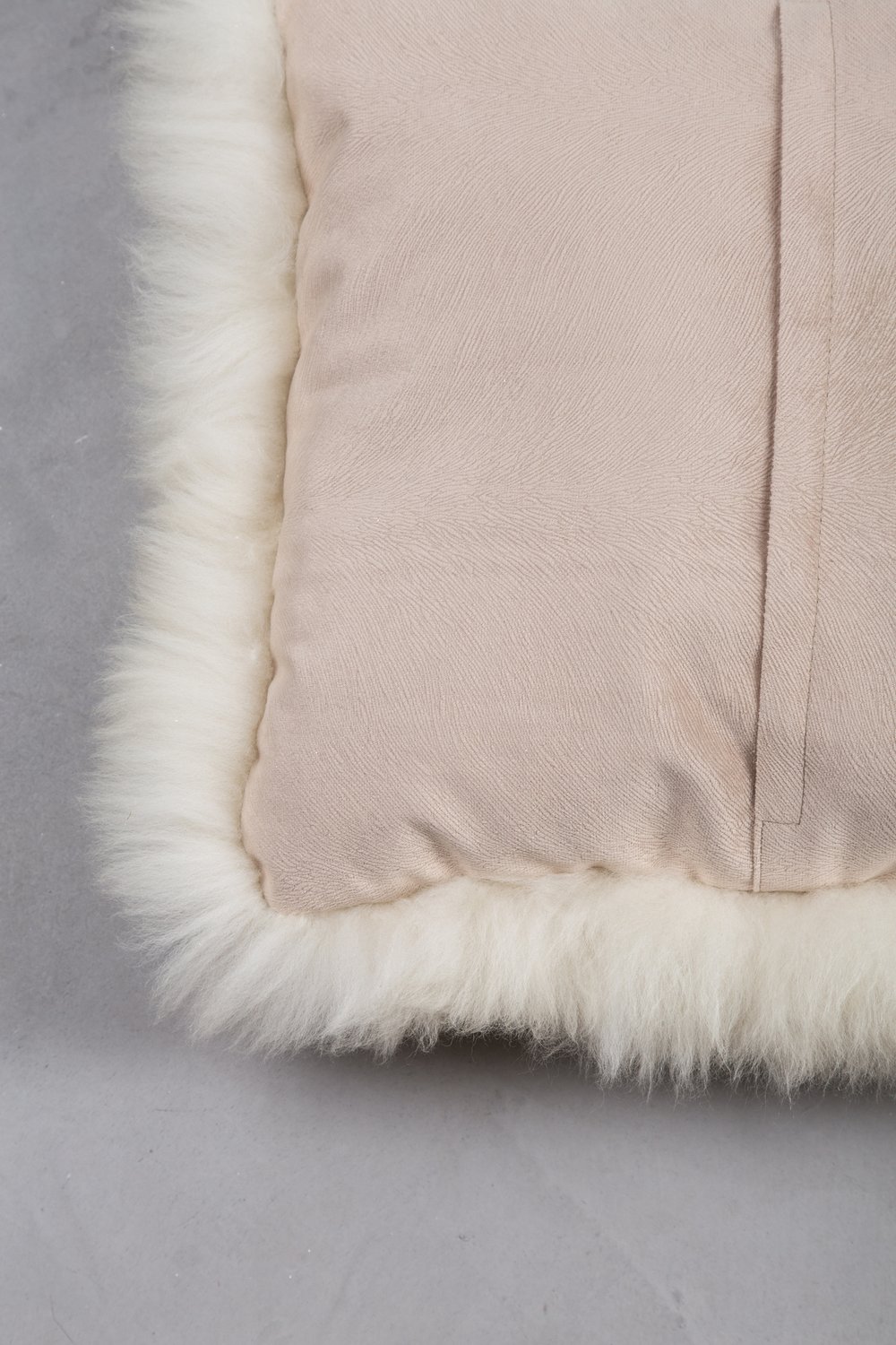 Подушка из овчины