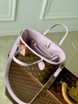 Louis Vuitton Neverfull Bandouliere Inside Out BB