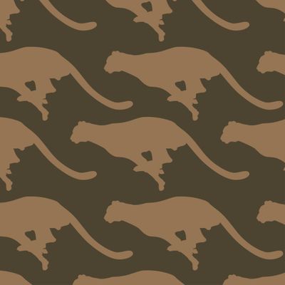 Бегущие гепарды, бежевые силуэты на болотном.